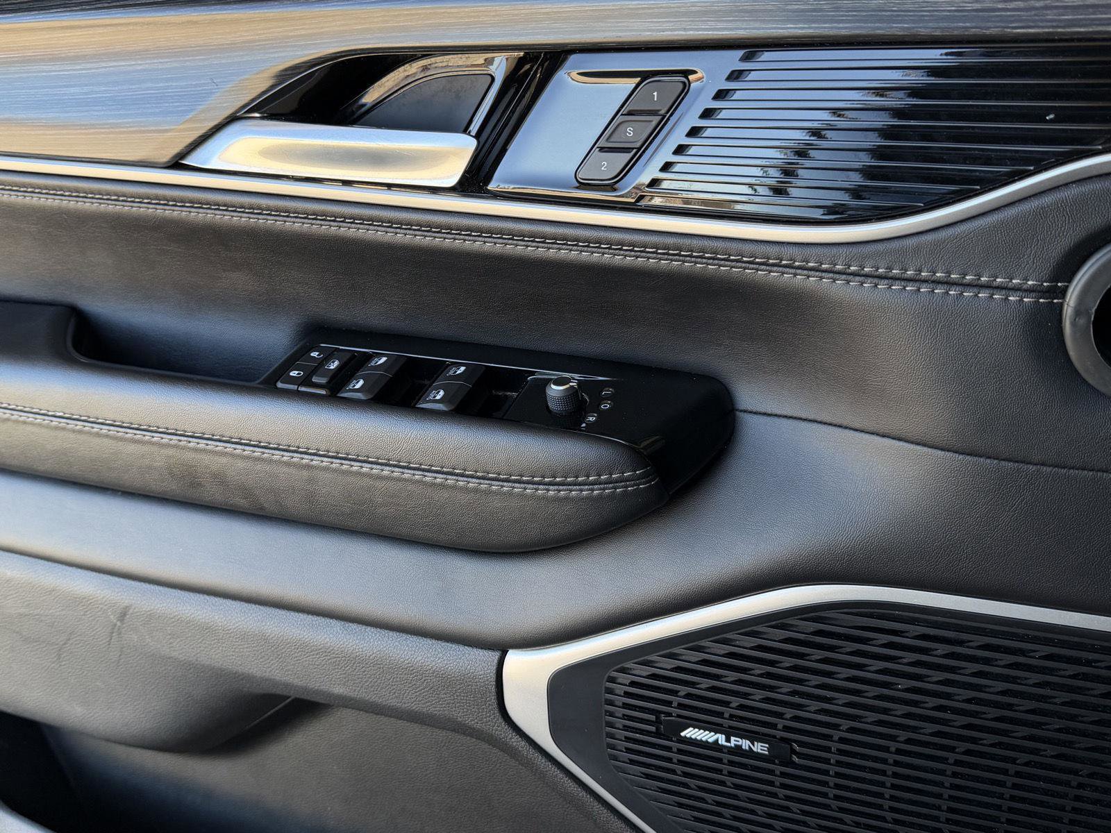 Used 2024 Jeep Wagoneer Series II w/ Flexible Seating Group image 22