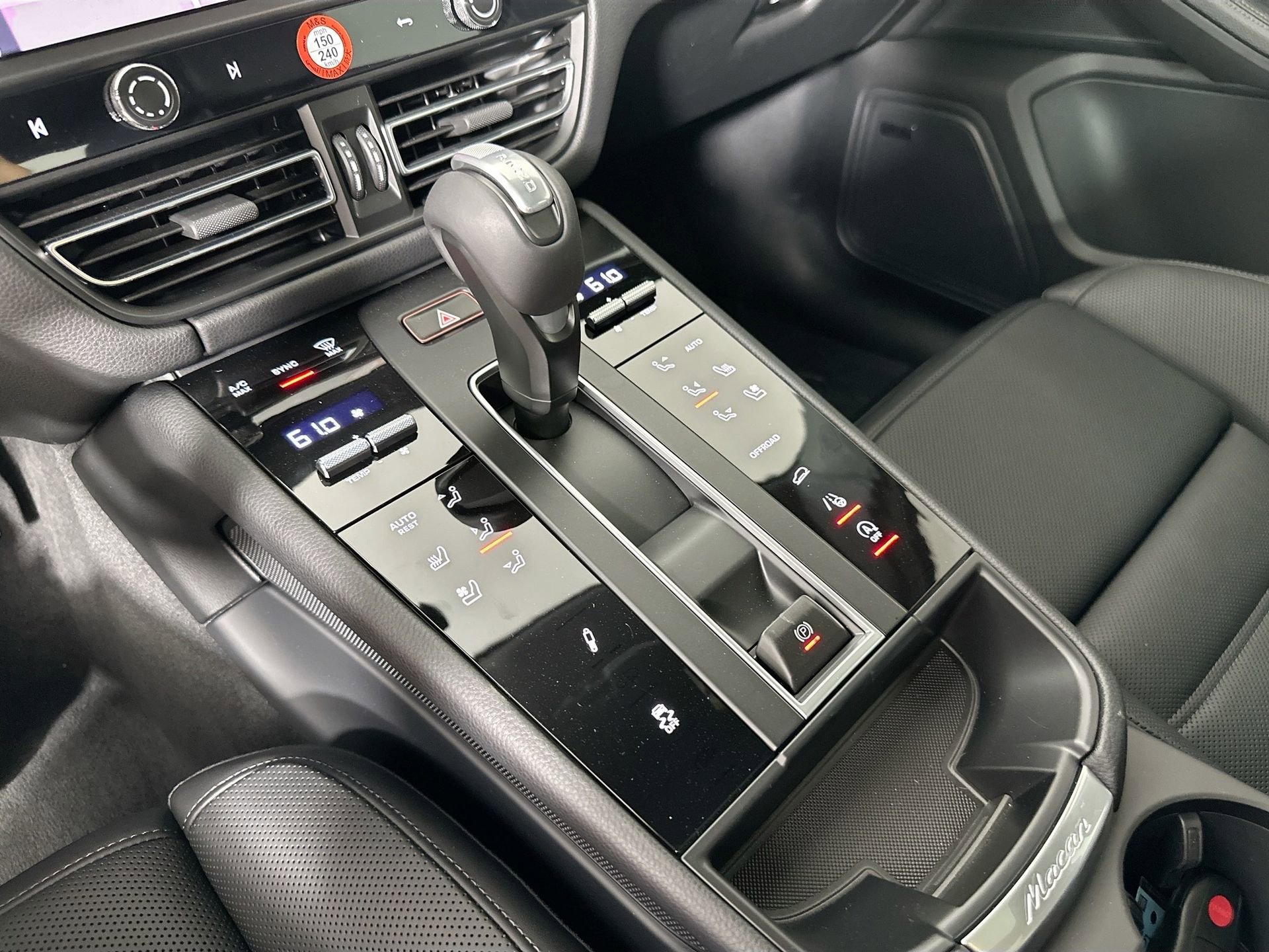 Certified 2025 Porsche Macan image 35