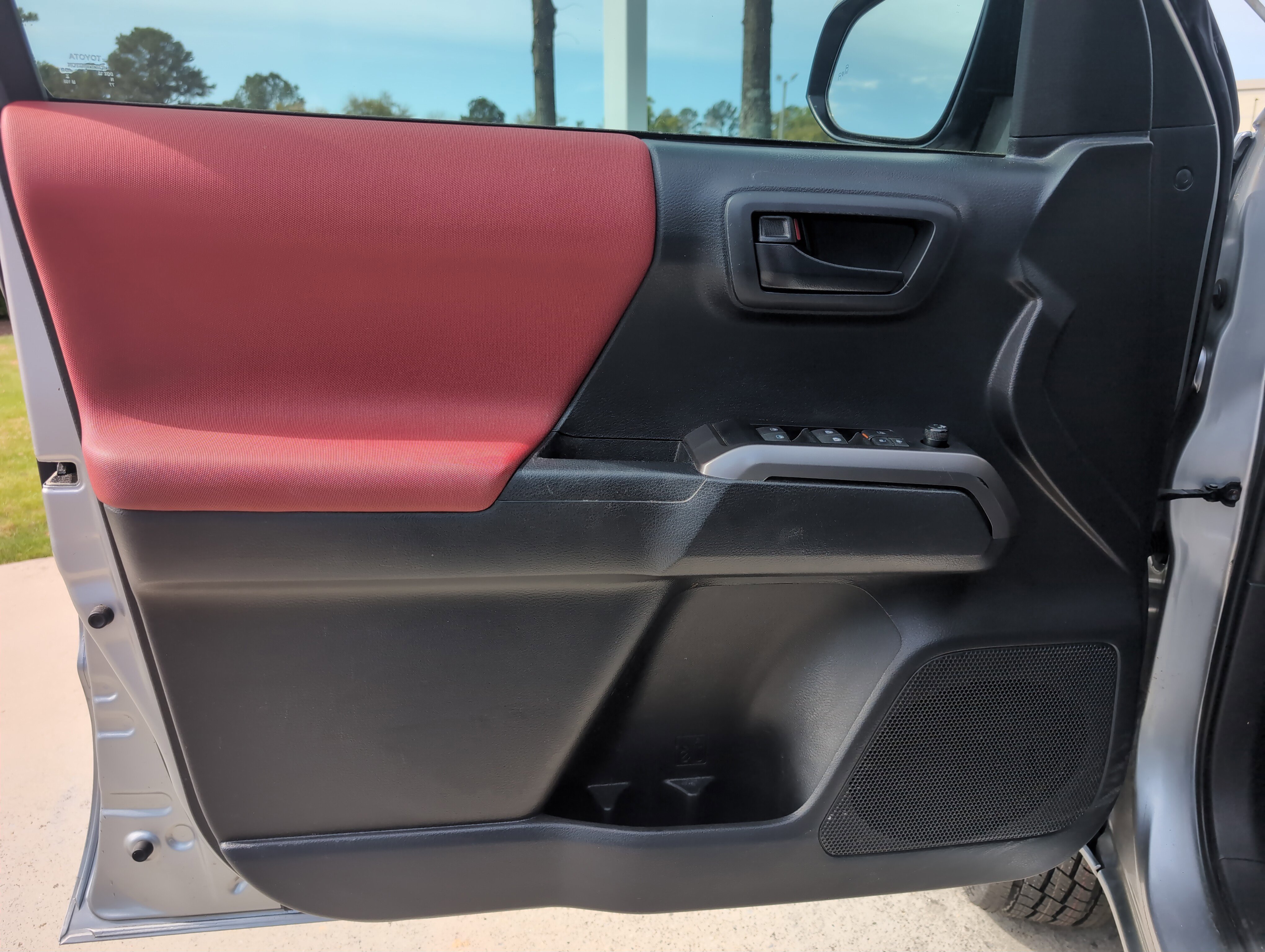 Certified 2023 Toyota Tacoma SR5 AWD/4WD image 14