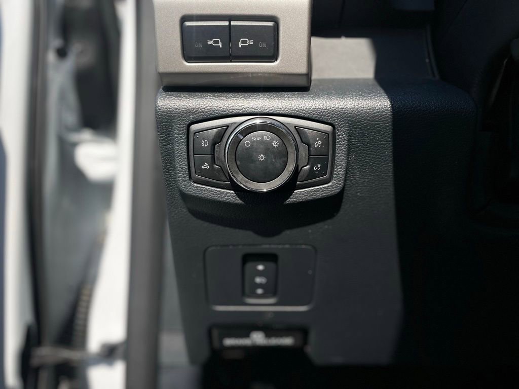 Used 2022 Ford F350 Lariat w/ Chrome Package image 13