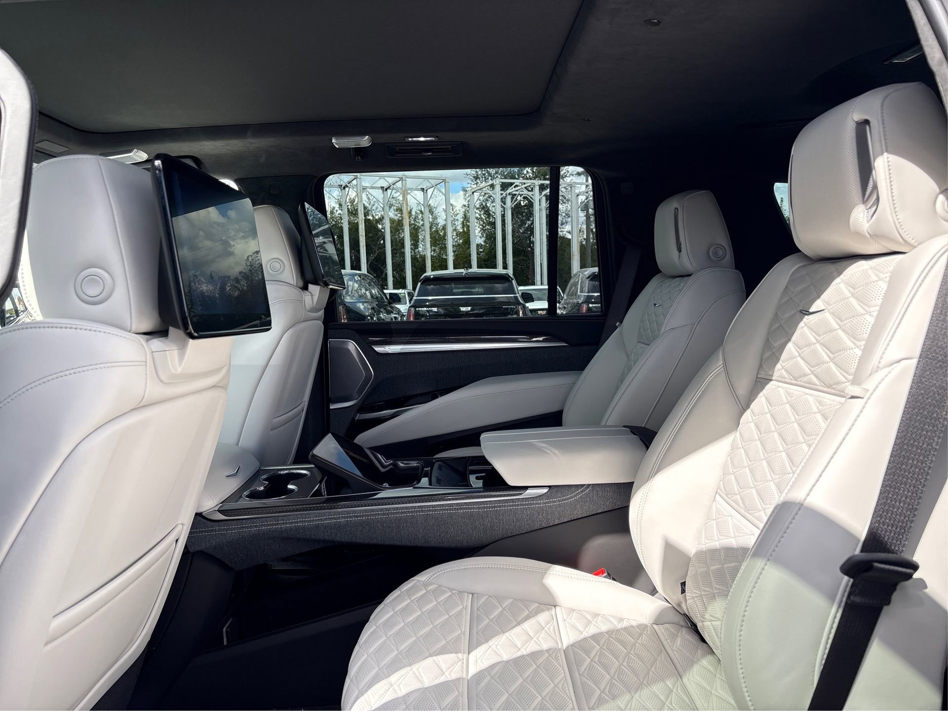 New 2026 Cadillac Escalade ESV V image 10