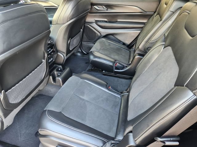 Used 2025 Jeep Grand Cherokee L Altitude RWD image 31