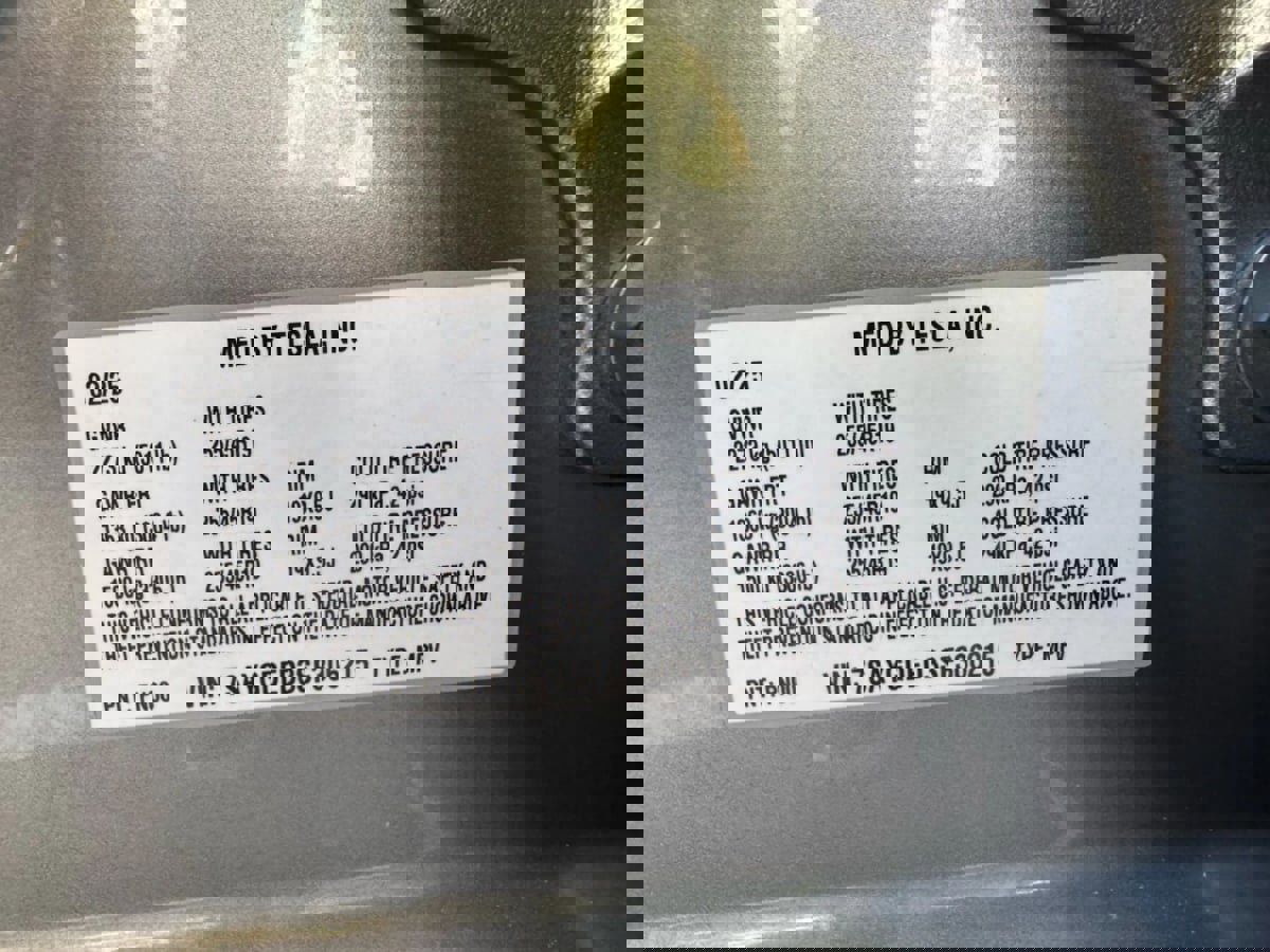 Used 2025 Tesla Model Y Long Range image 36