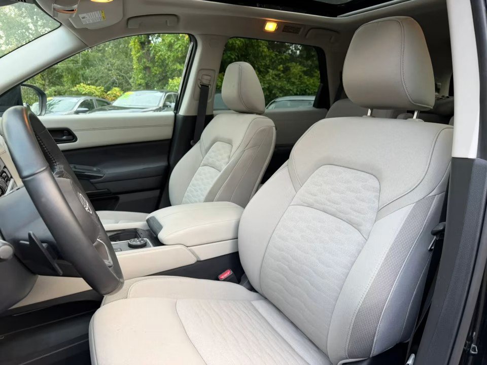 Used 2025 Nissan Pathfinder SV w/ SV Premium Package AWD/4WD image 9