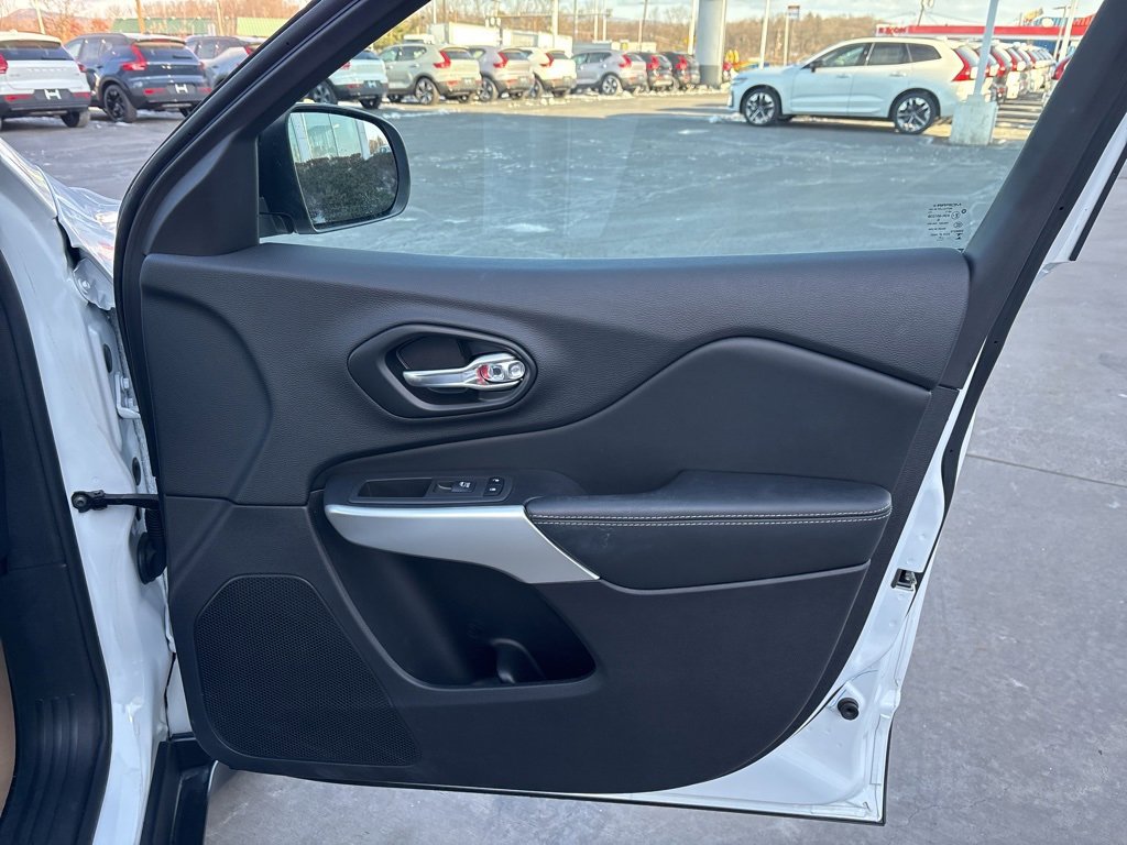 Used 2022 Jeep Cherokee Latitude w/ Sun & Sound Group image 37