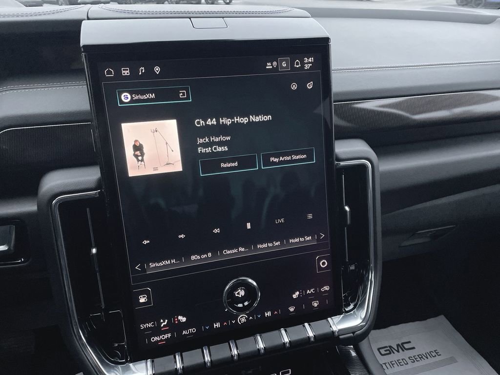 New 2026 GMC Yukon XL Elevation image 17