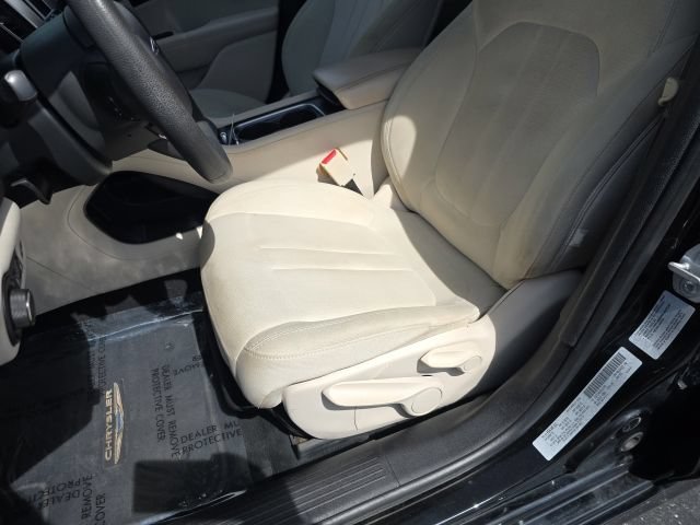 Used 2016 Chrysler 200 Limited FWD image 13