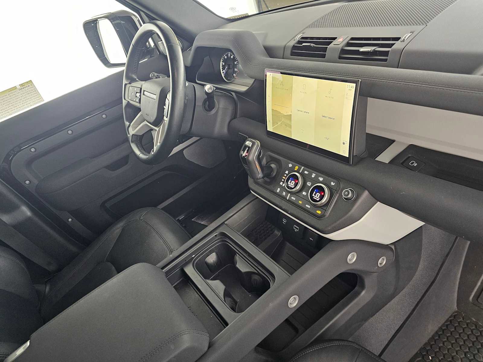 Used 2023 Land Rover Defender 130 SE image 11