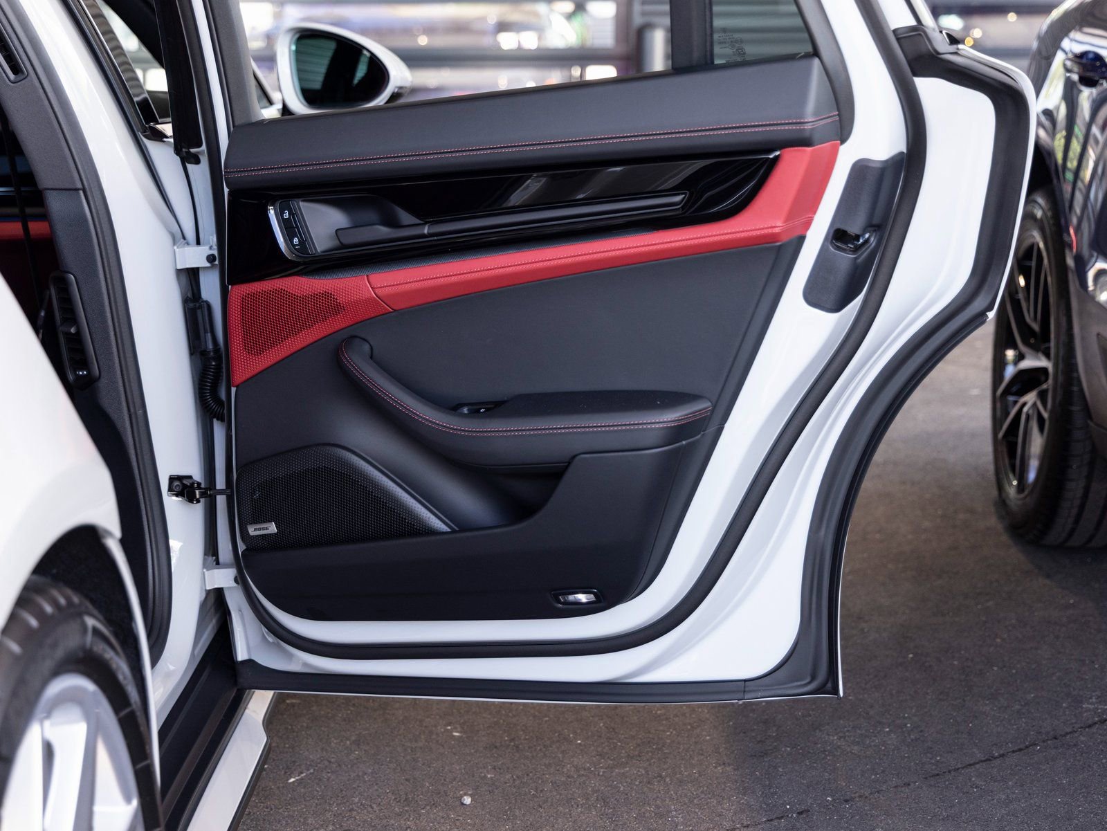 Used 2025 Porsche Panamera 4 image 29