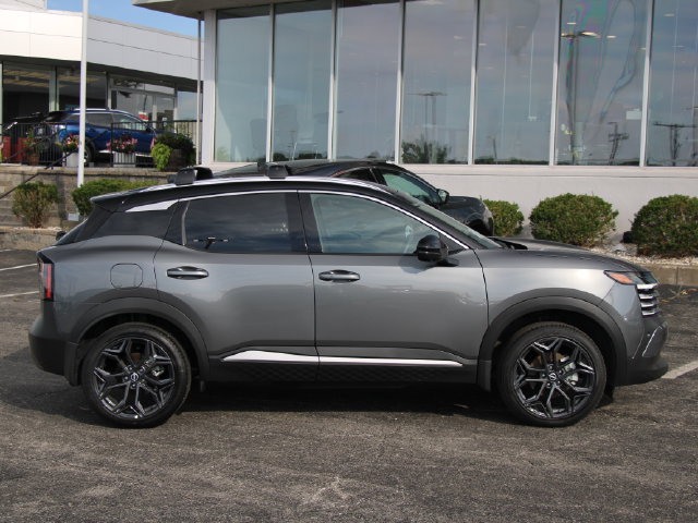 Used 2025 Nissan Kicks SR AWD/4WD image 10