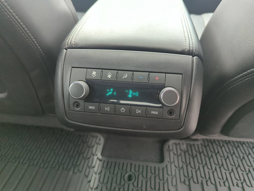 Used 2016 Chevrolet Traverse LTZ FWD image 35