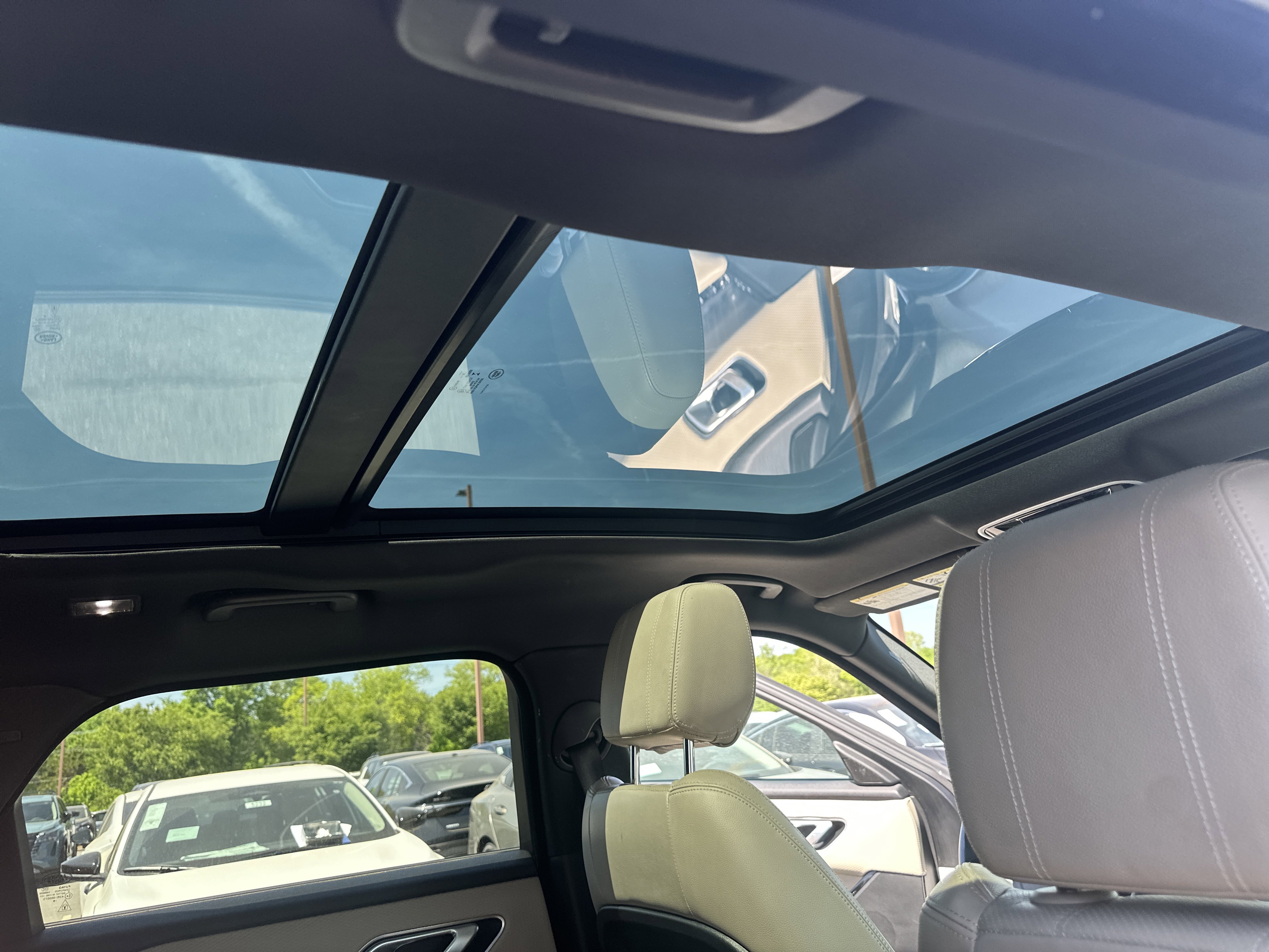 Used 2020 Land Rover Range Rover Velar S image 17