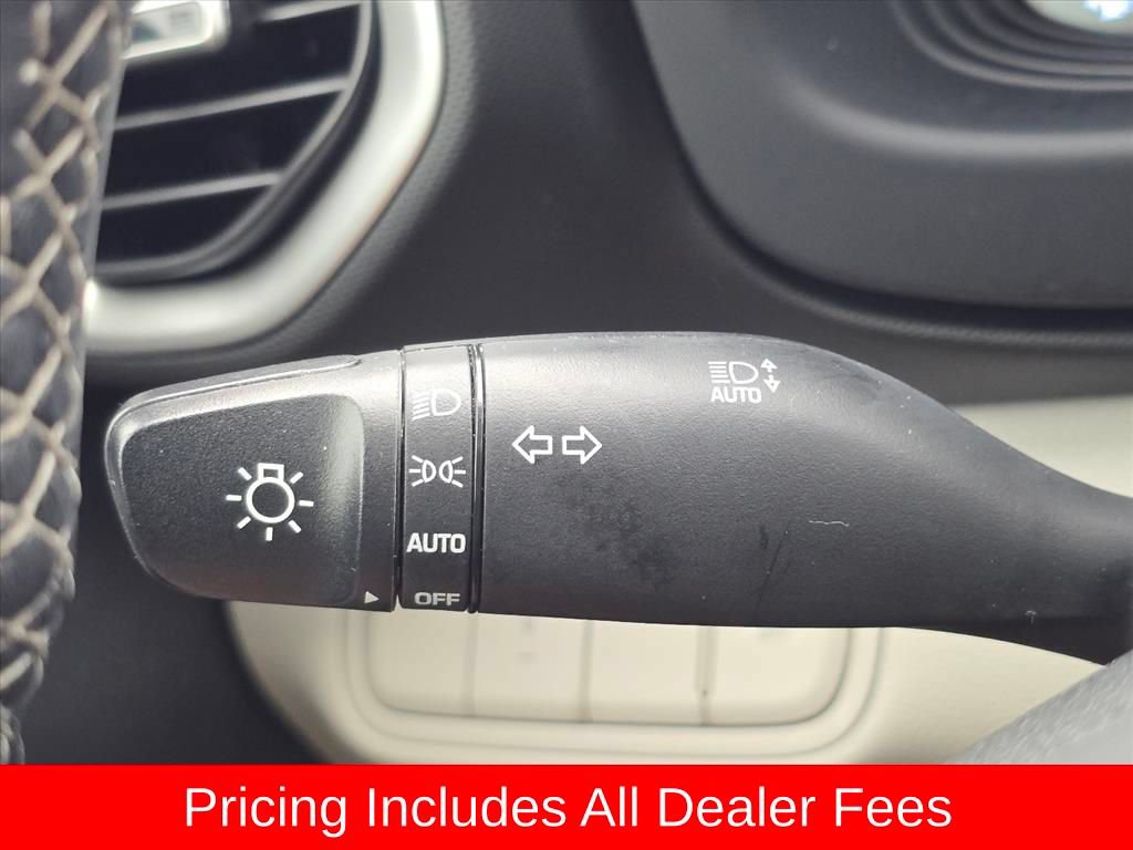 Certified 2023 Hyundai Venue SEL FWD image 22