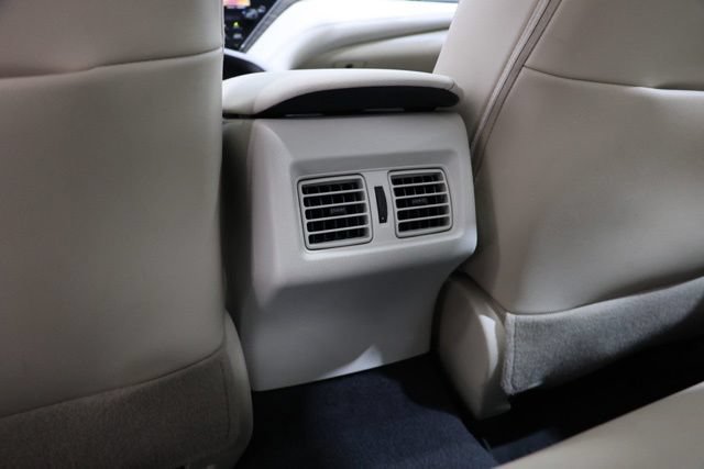 Used 2020 Toyota Camry XLE w/ Driver Assist Package FWD image 30