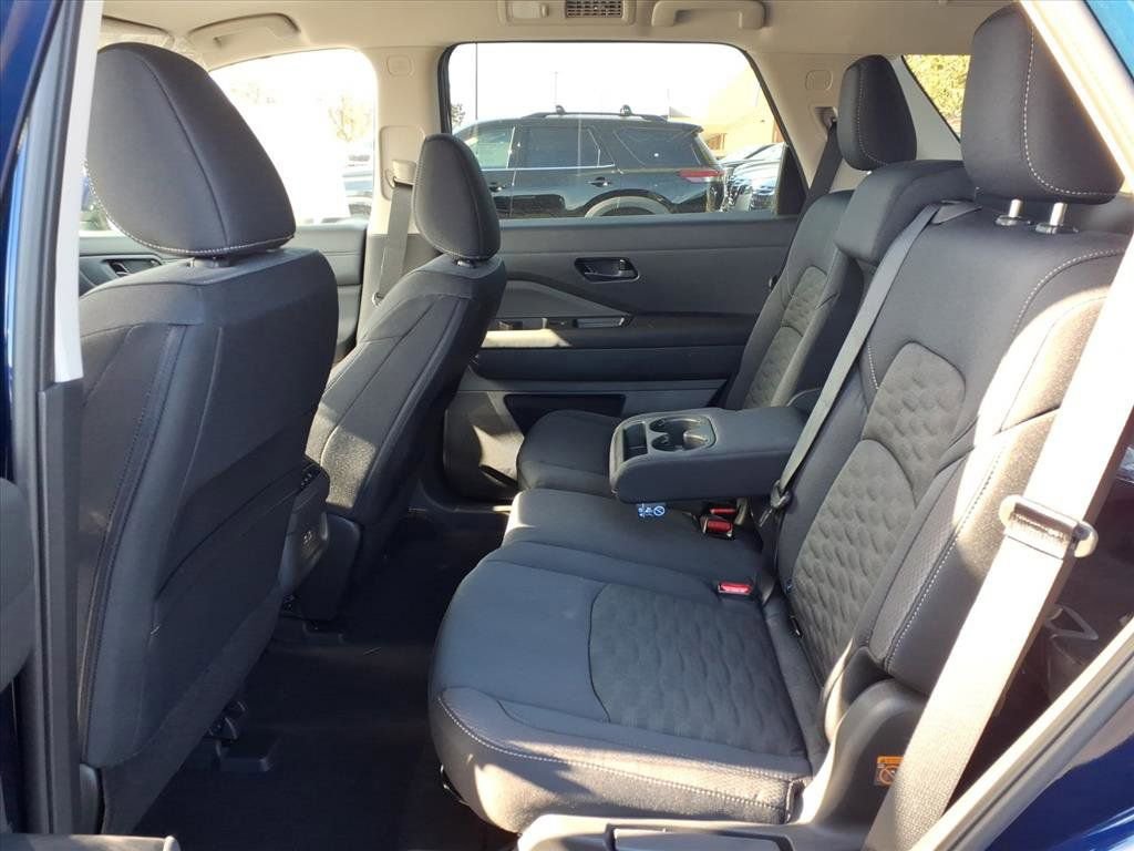 New 2025 Nissan Pathfinder SV image 29