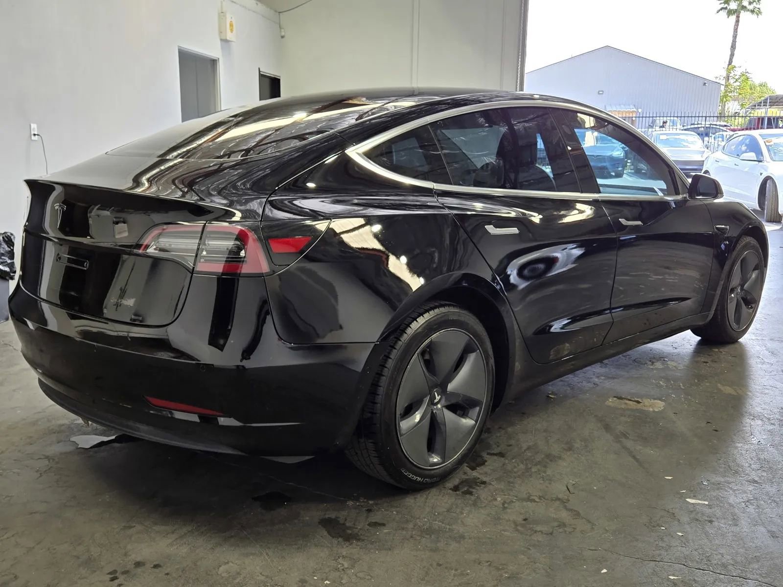Used 2020 Tesla Model 3 Standard Range Plus image 4