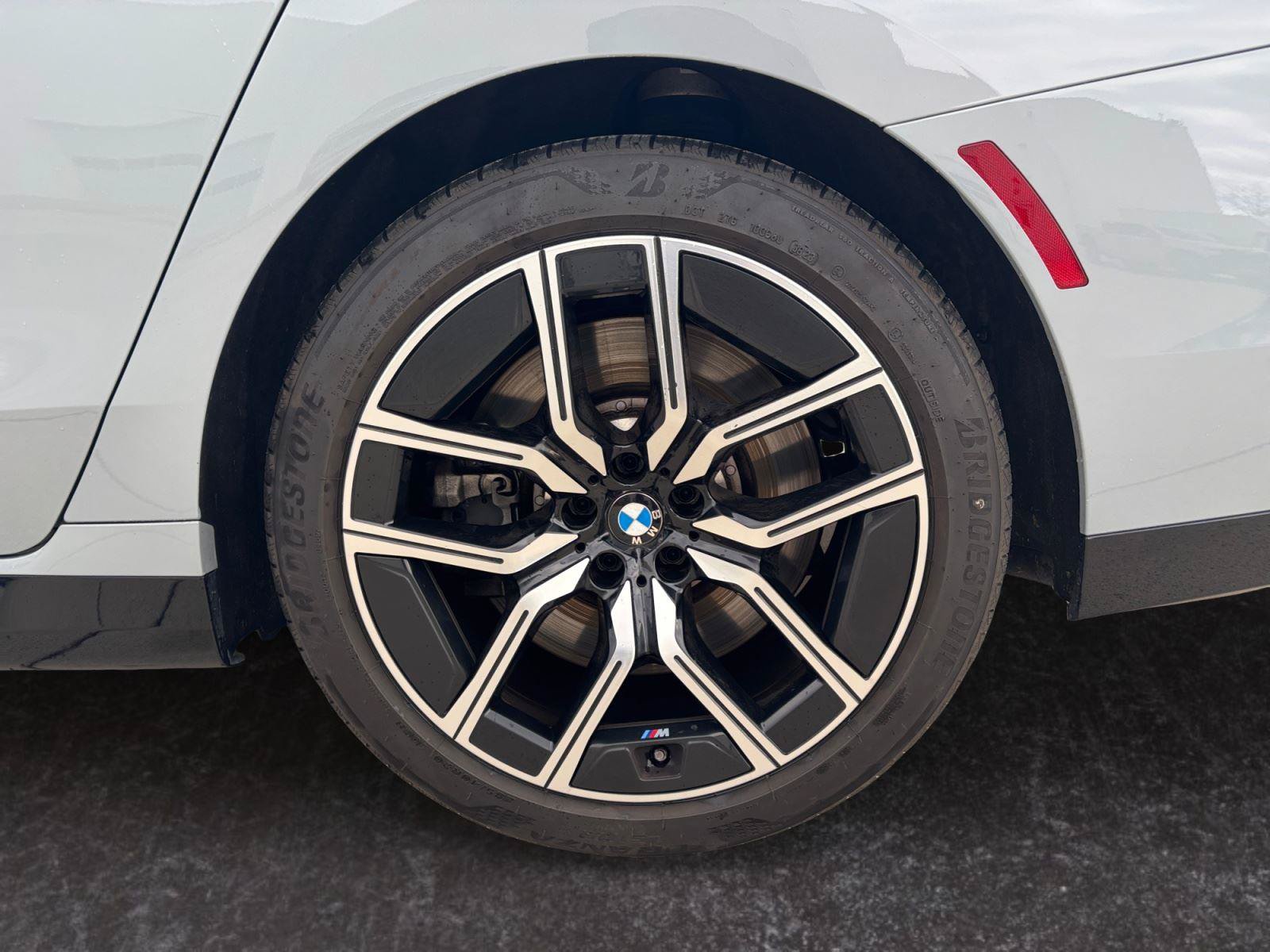 Certified 2023 BMW 760i xDrive AWD/4WD image 29