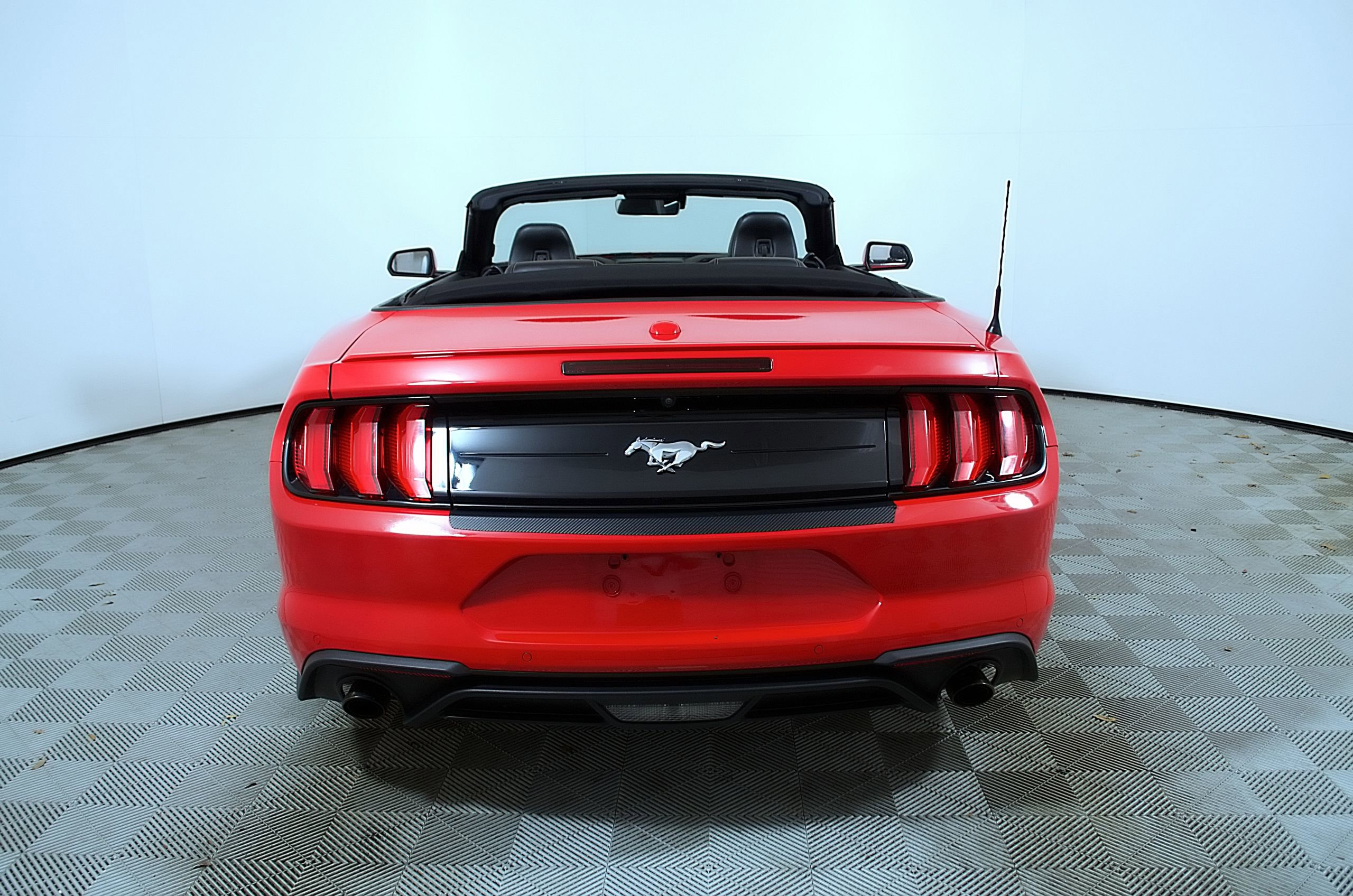 Used 2022 Ford Mustang Premium RWD image 8