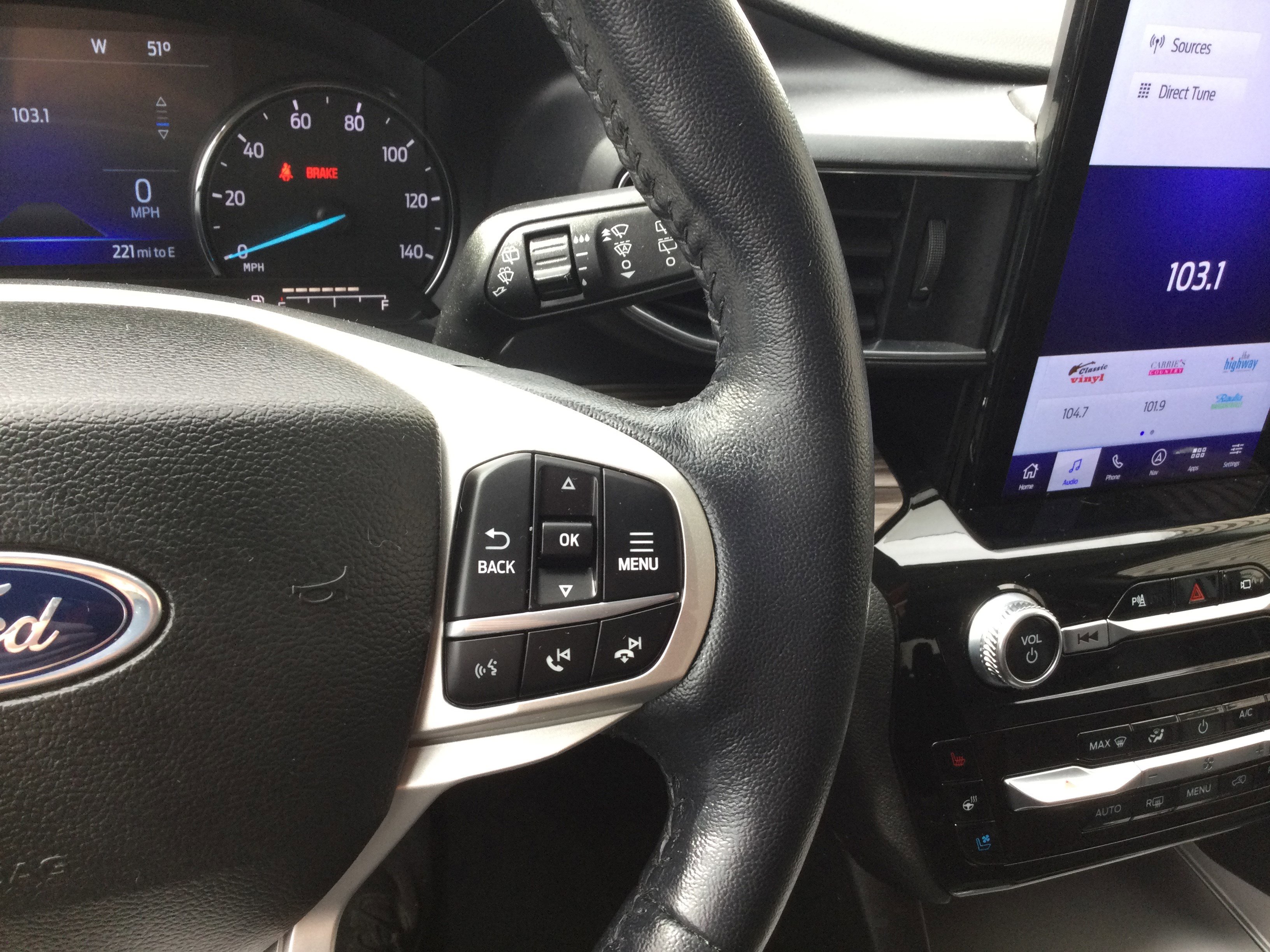 Used 2023 Ford Explorer Limited w/ Limited Technology Package image 18