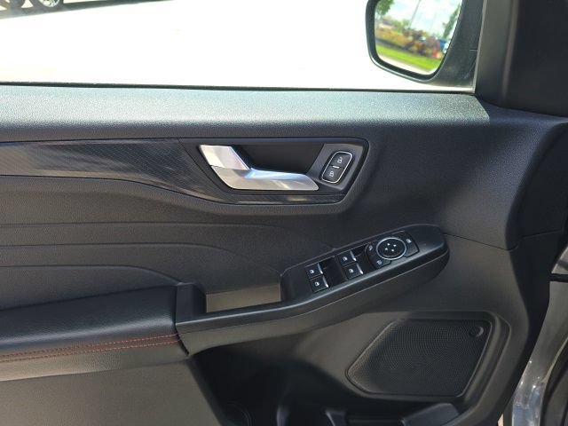 Used 2025 Ford Escape ST-Line AWD/4WD image 12