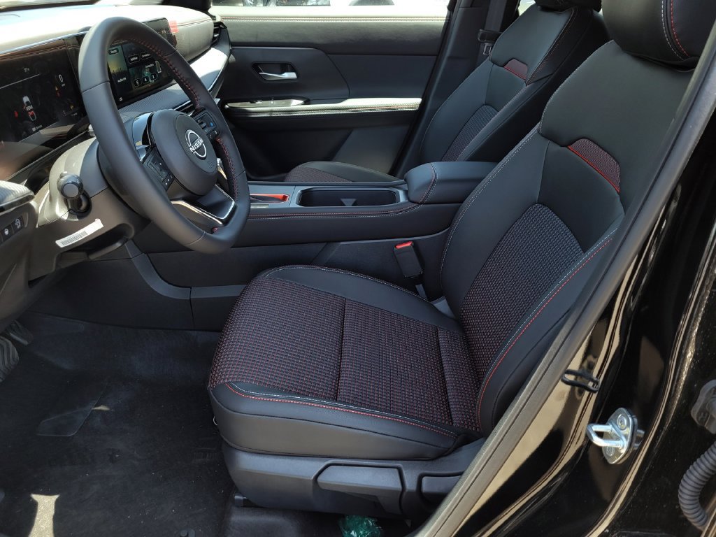 New 2025 Nissan Kicks SR FWD image 7