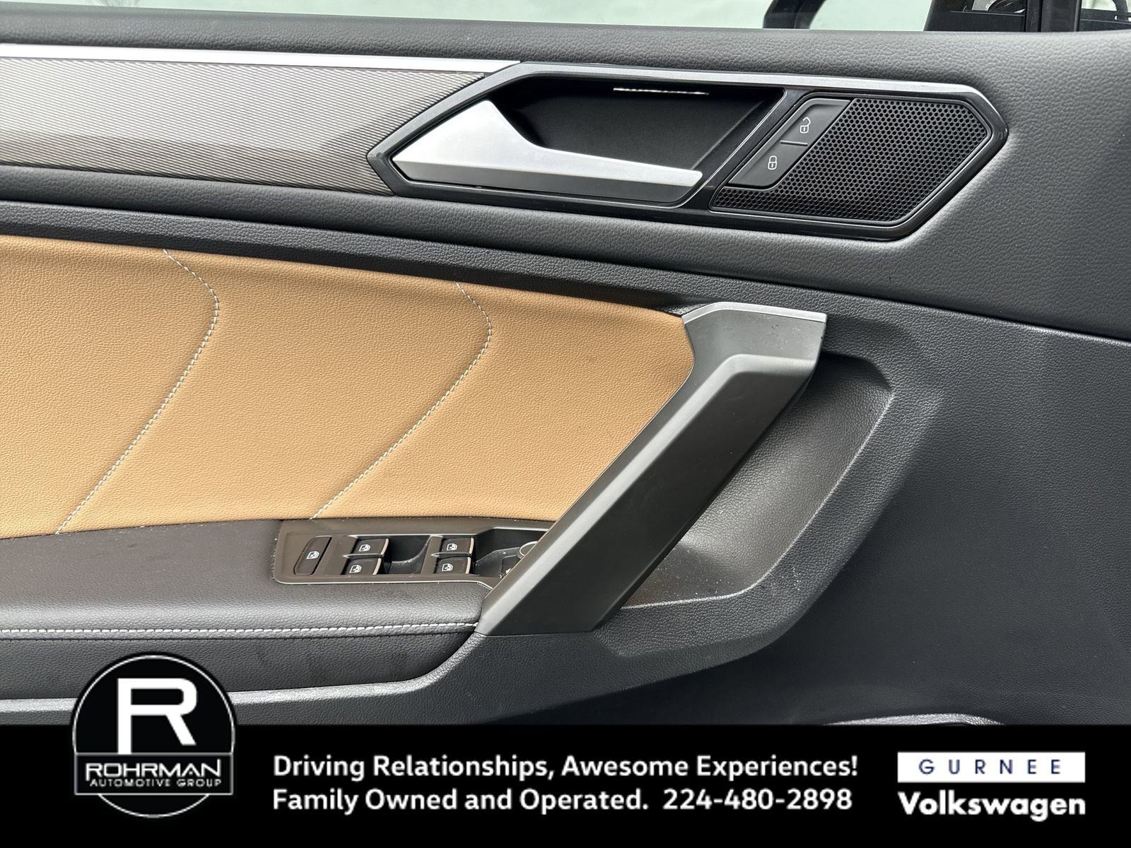 Used 2024 Volkswagen Tiguan SE R-Line image 11