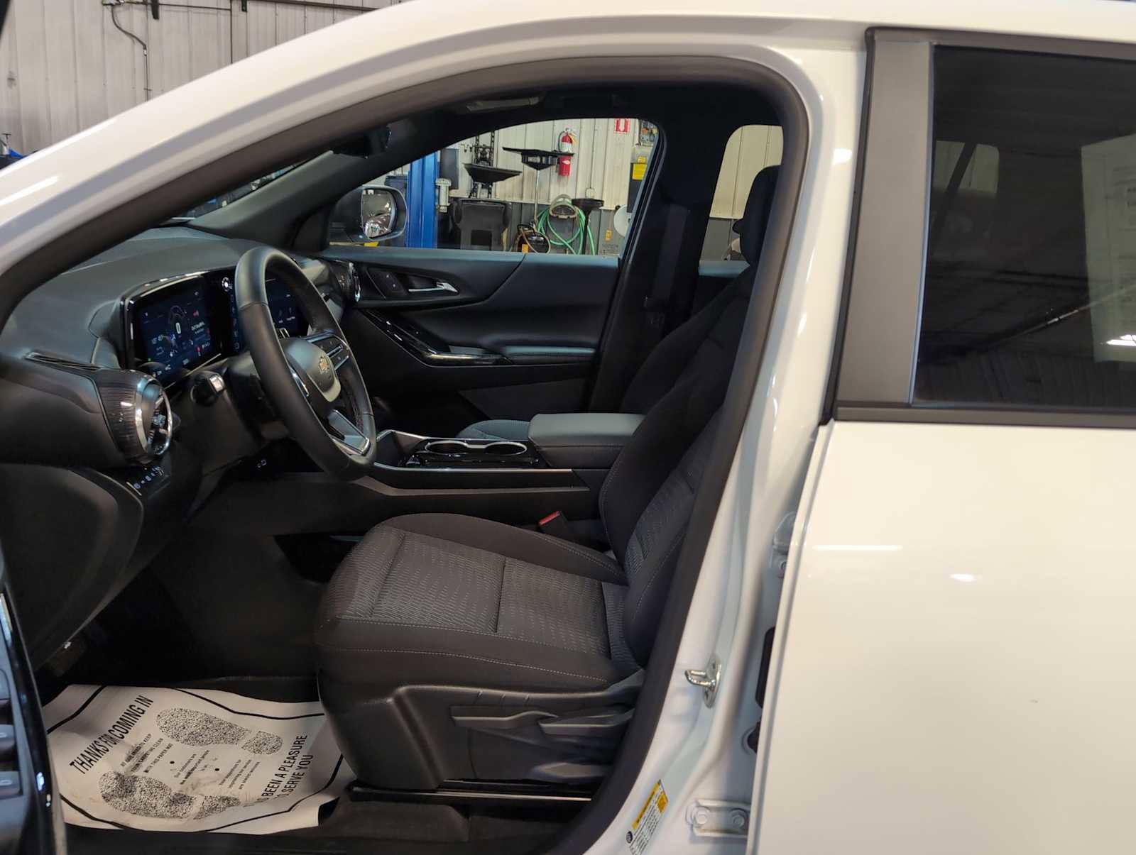 Used 2025 Chevrolet Equinox LT w/ Safety and Technology Package image 19