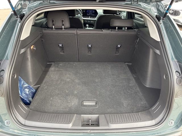 Used 2025 Chevrolet Trax LS w/ LS Convenience Package image 8