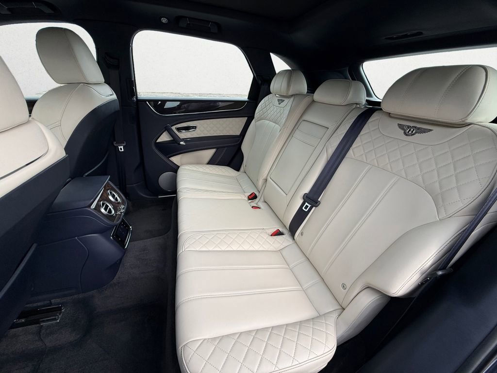 Used 2019 Bentley Bentayga AWD/4WD image 11