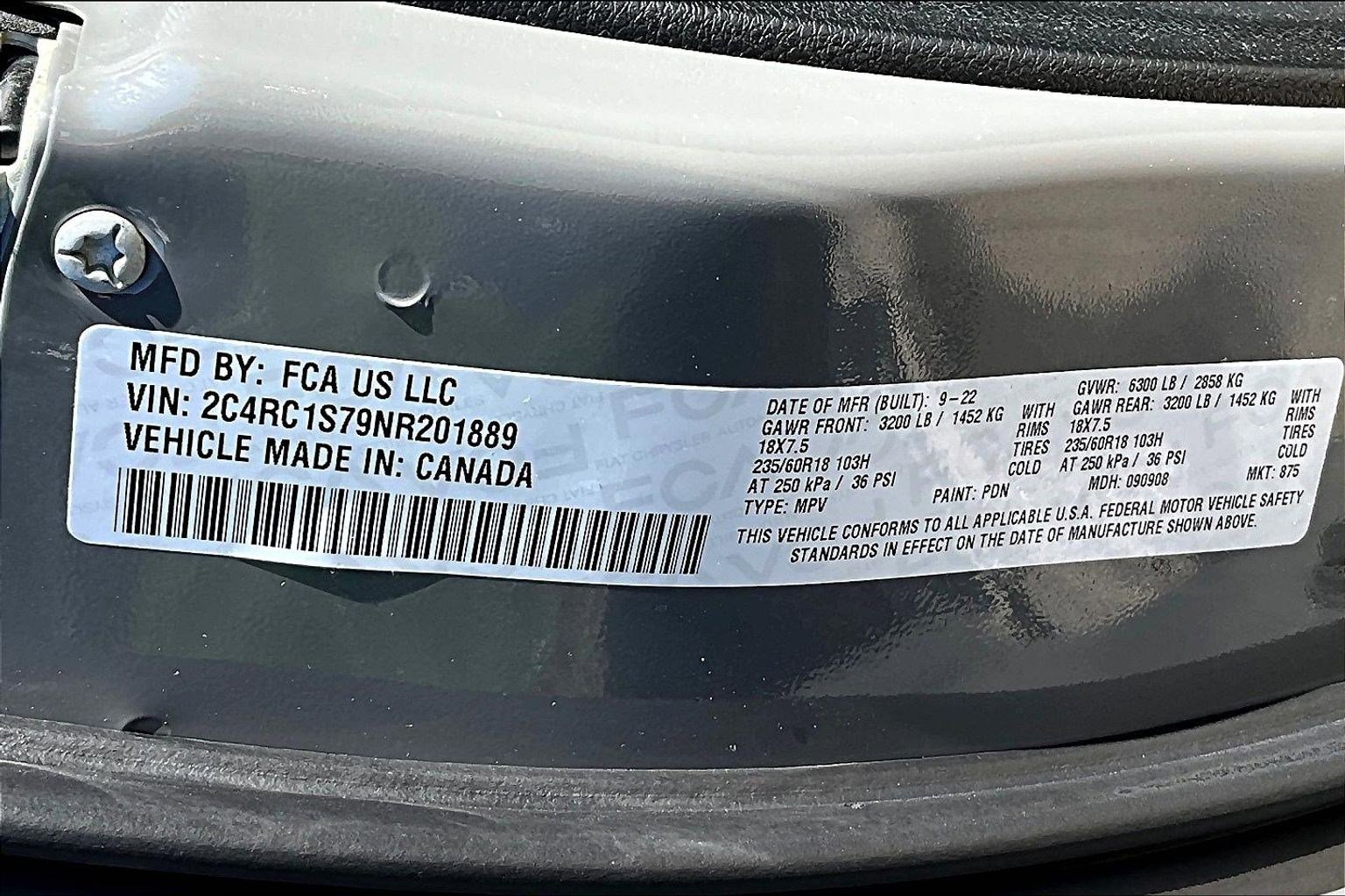 Used 2022 Chrysler Pacifica Limited w/ Uconnect Theater Family Group image 20