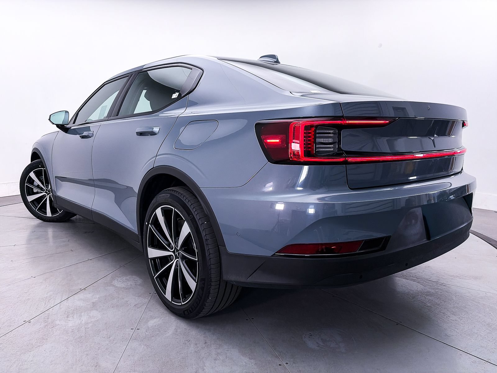 Used 2022 Polestar Polestar 2 w/ Pilot Package AWD/4WD image 2