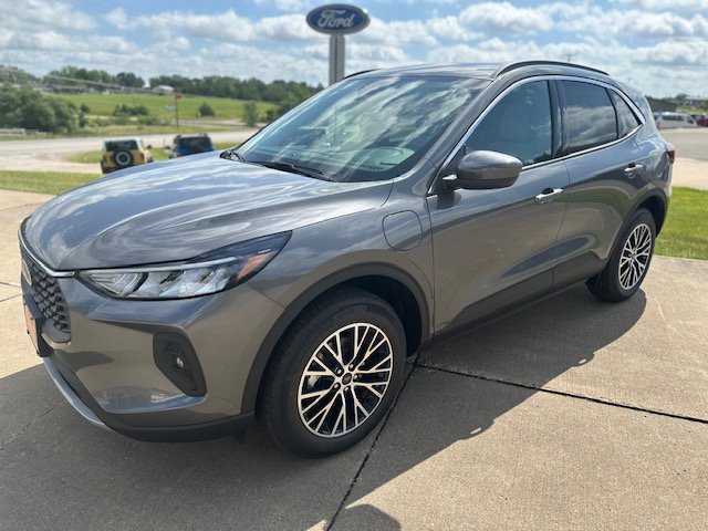 New 2024 Ford Escape SE FWD image 1