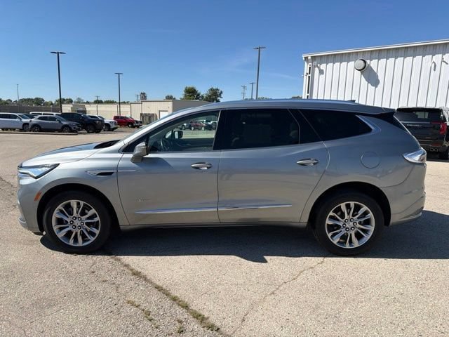 Used 2023 Buick Enclave Avenir w/ Avenir Technology Package AWD/4WD image 2