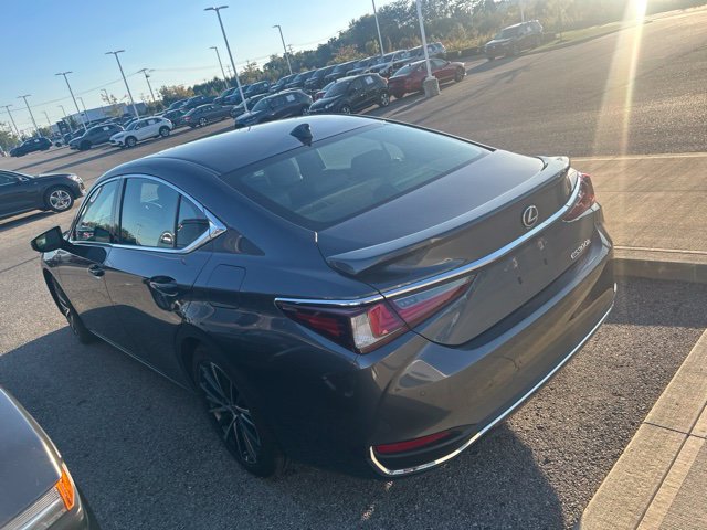Used 2025 Lexus ES 300h w/ Premium Package FWD image 2