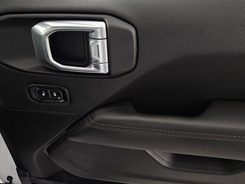 Used 2022 Jeep Wrangler Unlimited Rubicon w/ Xtreme Recon 35" Tire Package AWD/4WD image 34