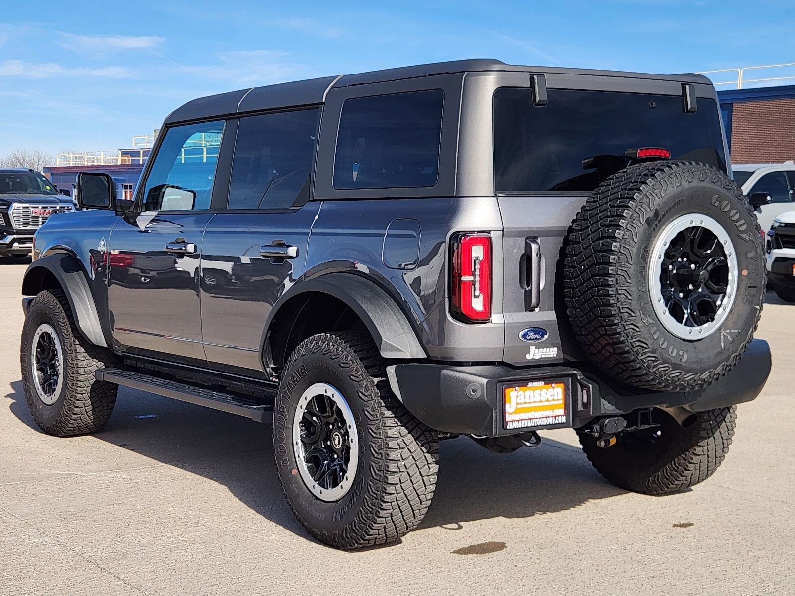 Used 2023 Ford Bronco Outer Banks w/ Sasquatch Package AWD/4WD image 8