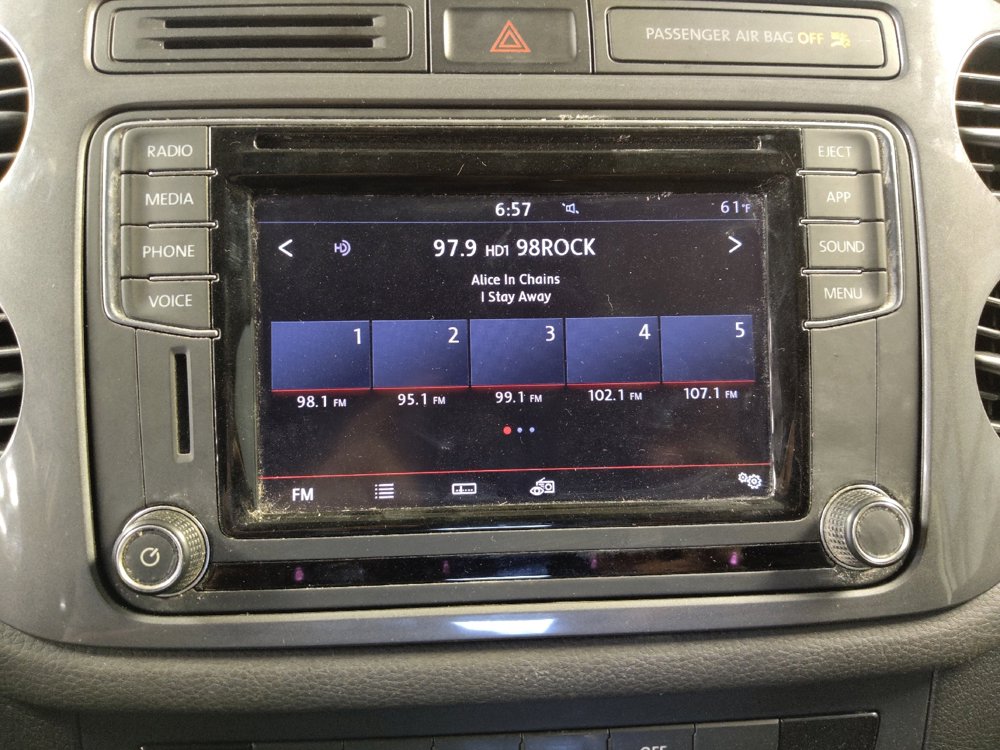 Used 2017 Volkswagen Tiguan Limited w/ Premium Package image 25