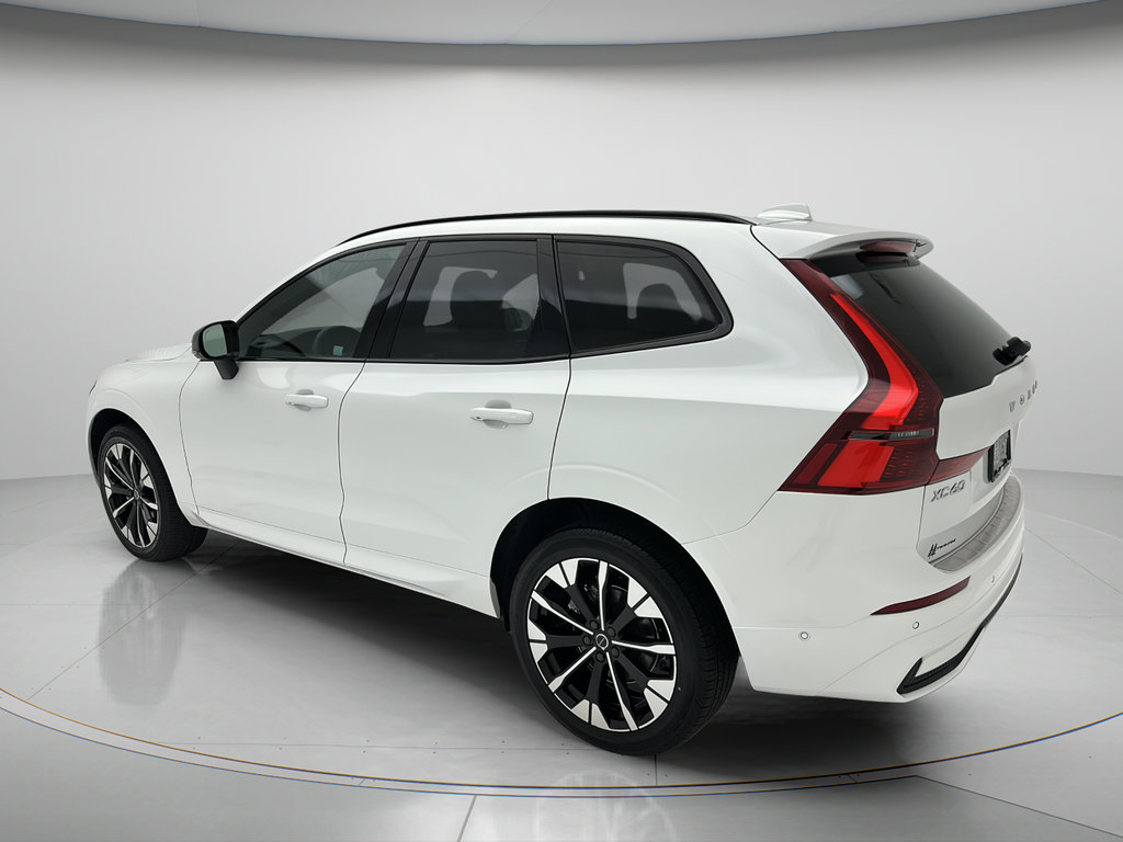Used 2026 Volvo XC60 B5 Plus AWD/4WD image 4