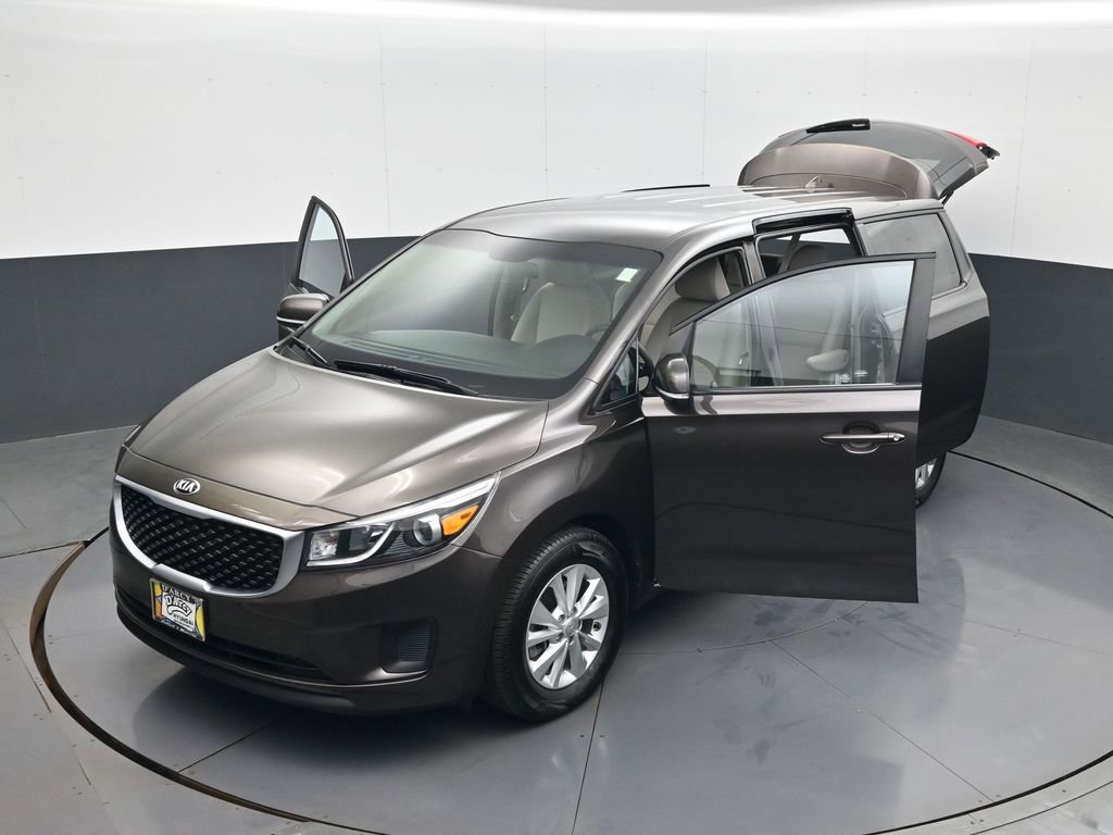 Used 2017 Kia Sedona LX image 31