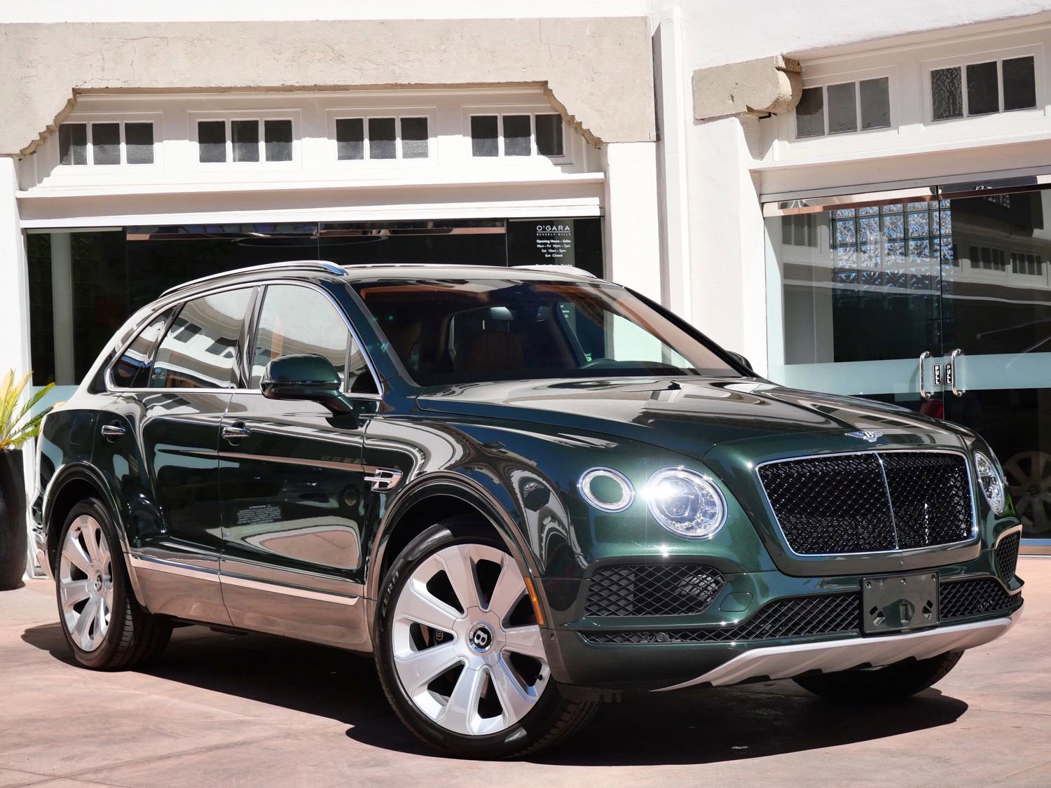 Used 2020 Bentley Bentayga image 1