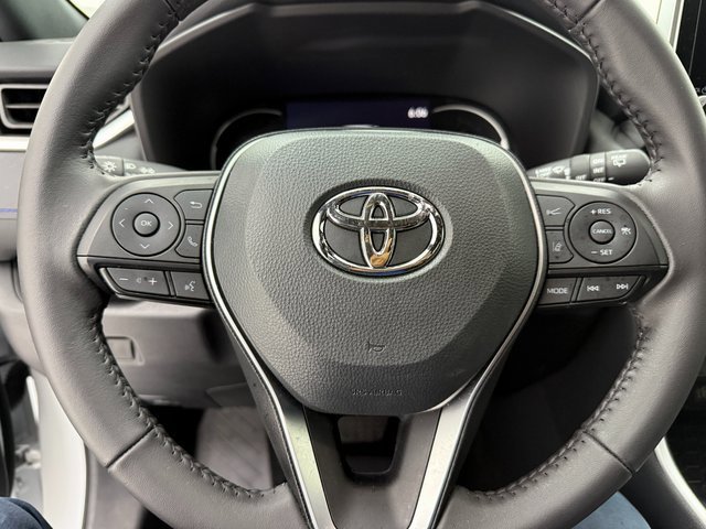Used 2024 Toyota RAV4 SE image 9
