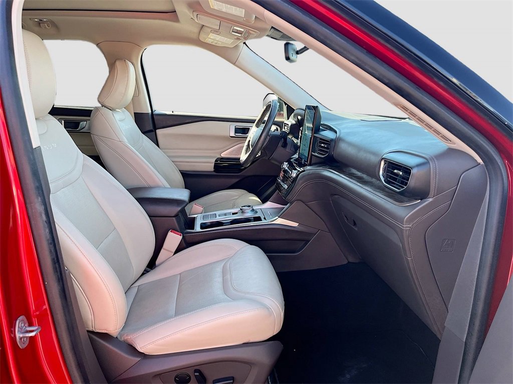 Used 2022 Ford Explorer Platinum w/ Equipment Group 601A image 31