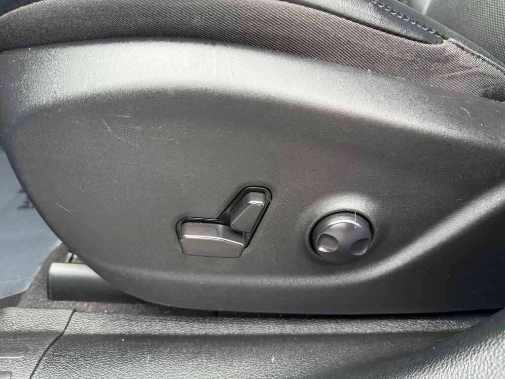 Used 2023 Jeep Cherokee Altitude Lux image 10