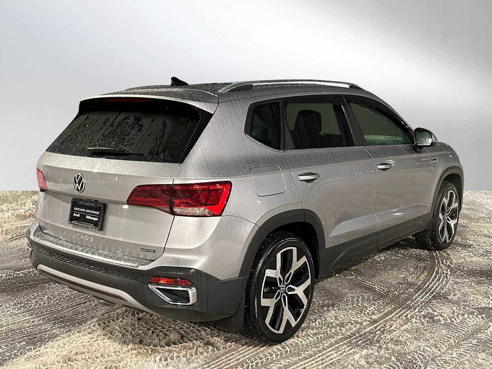 Used 2023 Volkswagen Taos SEL image 2