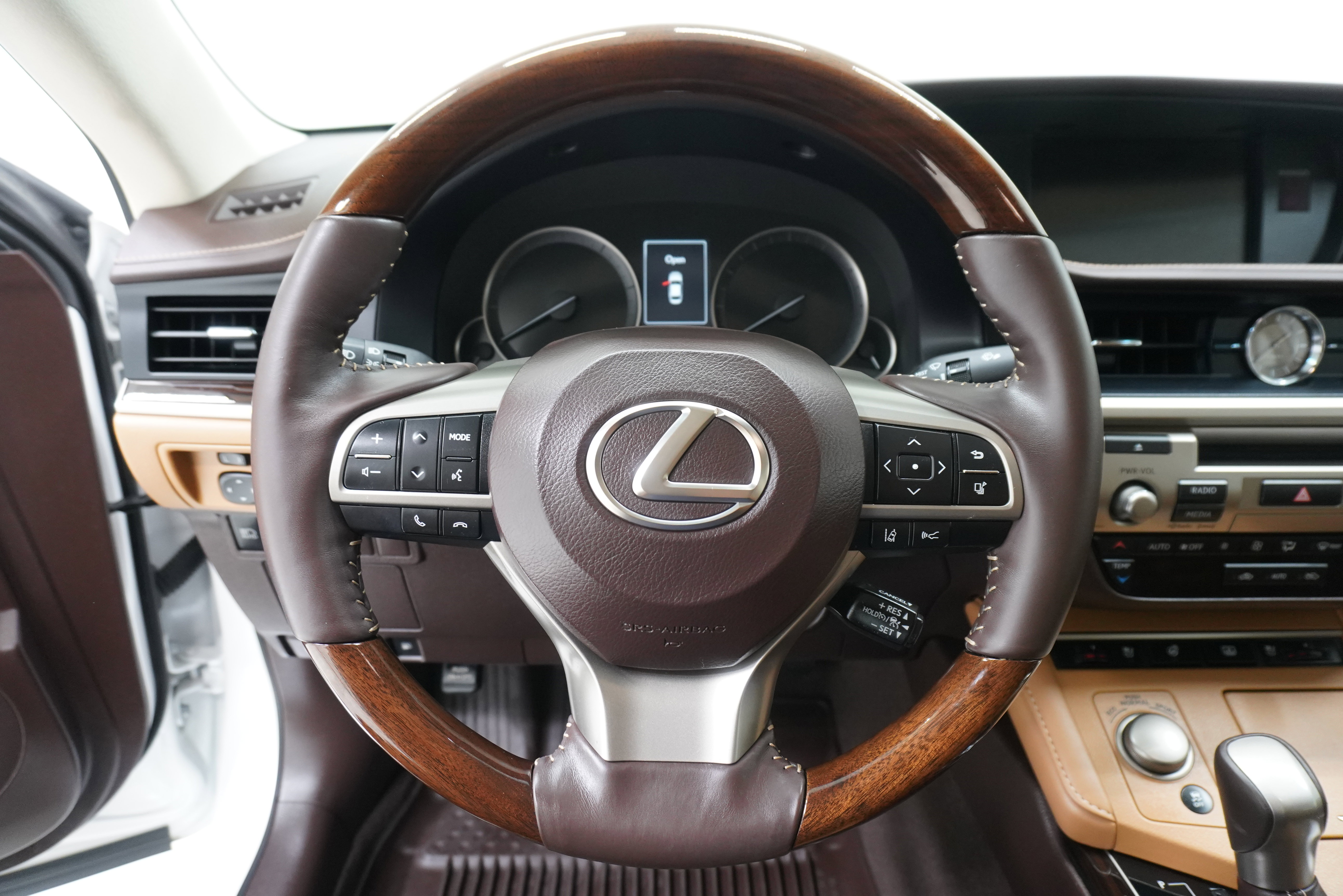 Used 2018 Lexus ES 350 w/ Luxury Package w/Wood Trim FWD image 14