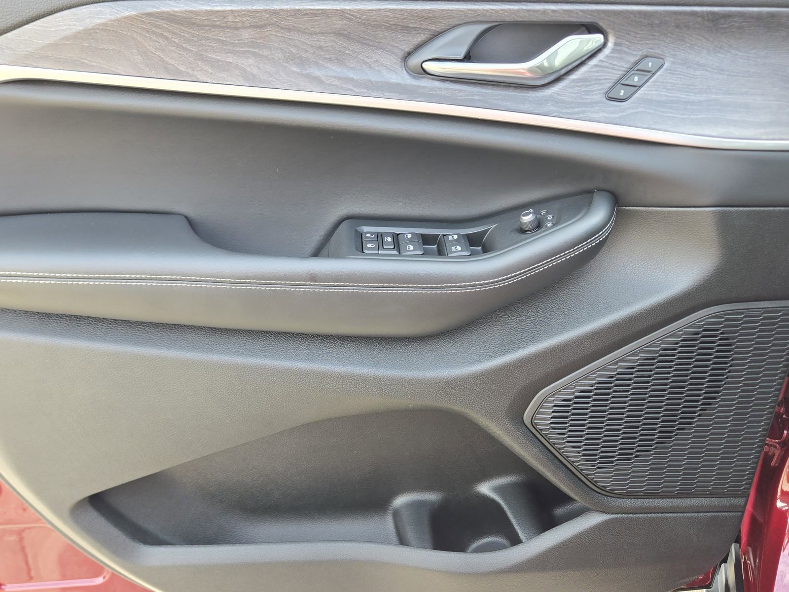 Used 2025 Jeep Grand Cherokee L Limited w/ Black Appearance Package image 29