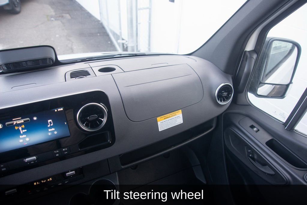 Used 2025 Mercedes-Benz Sprinter 2500 image 34