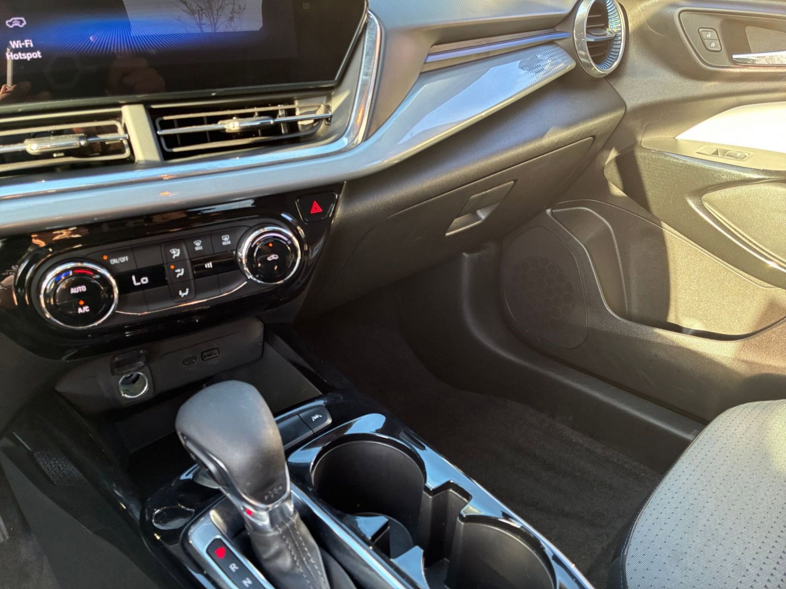 Used 2025 Chevrolet Trax LT image 35