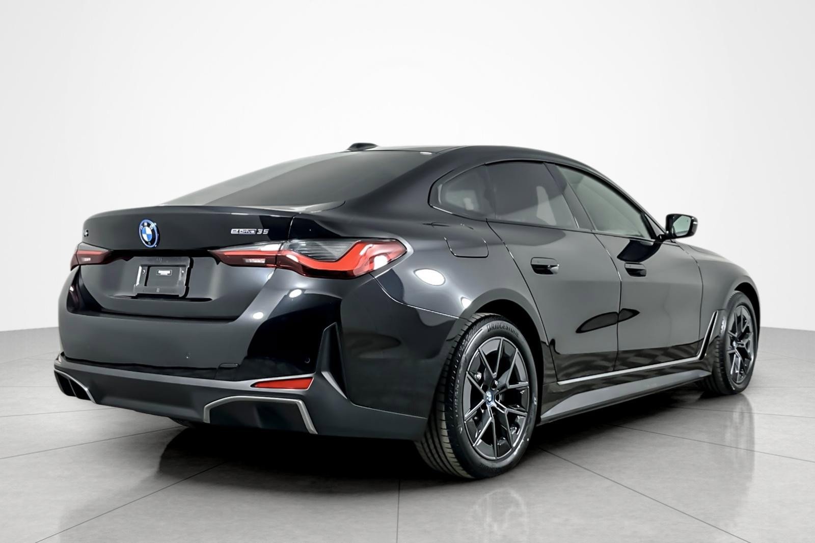 Used 2023 BMW i4 eDrive35 w/ Premium Package RWD image 5