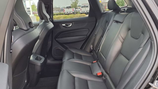 Used 2025 Volvo XC60 B5 Core image 17